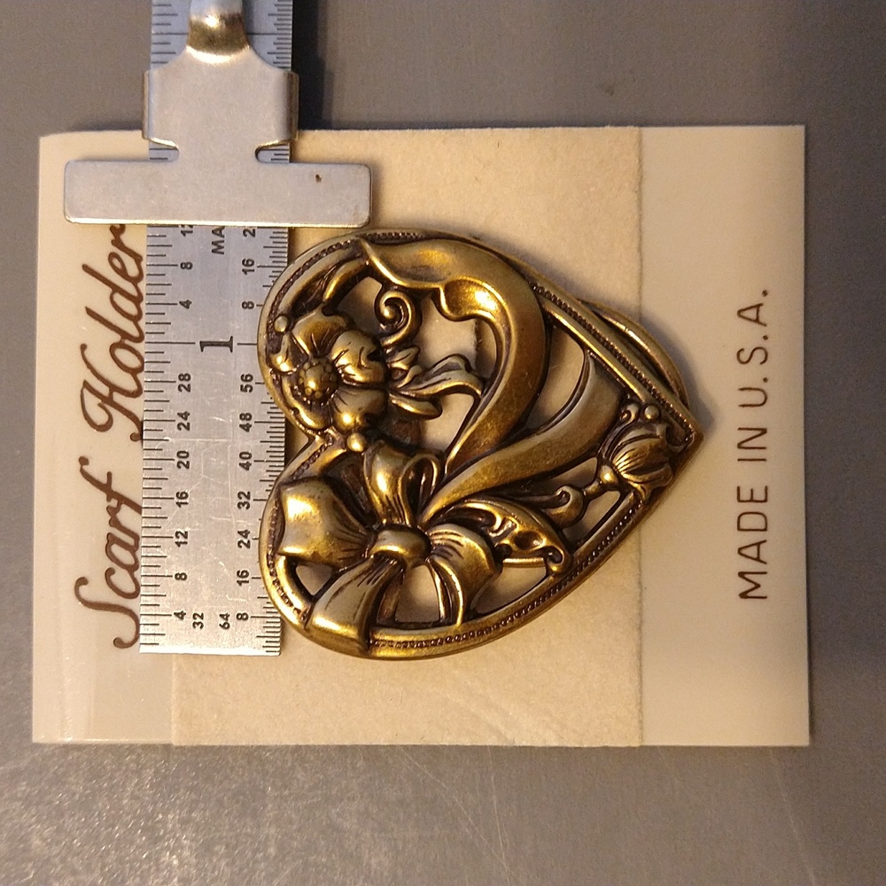 Vintage Heart Shaped Gold Scarf Holder Made in USA WOW! - Picture 7 of 12